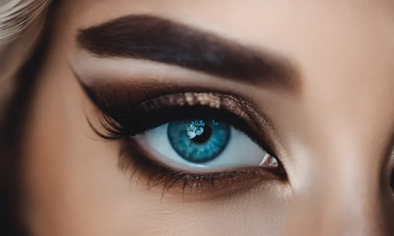 Best Eyeshadow Palette For Blue Eyes And Fair Skin (2024 Update)